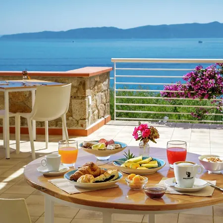 فندق L'arenella 3*
